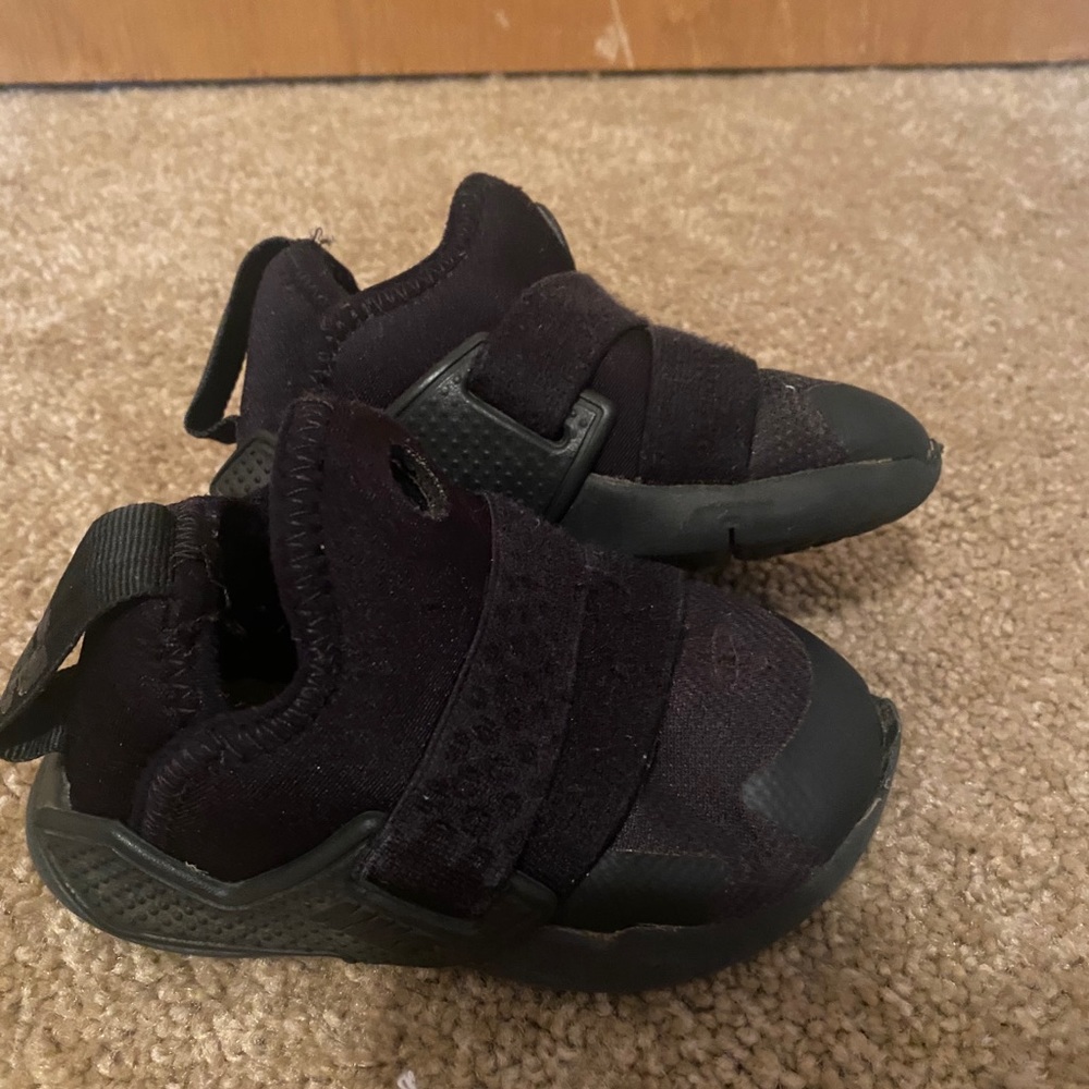 Size 5c Nike shoes